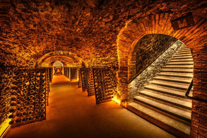 visit champagne caves epernay